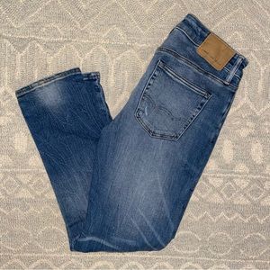 American Eagle Slim next level airflex Distressed 30x29 mid wash jeans rocker